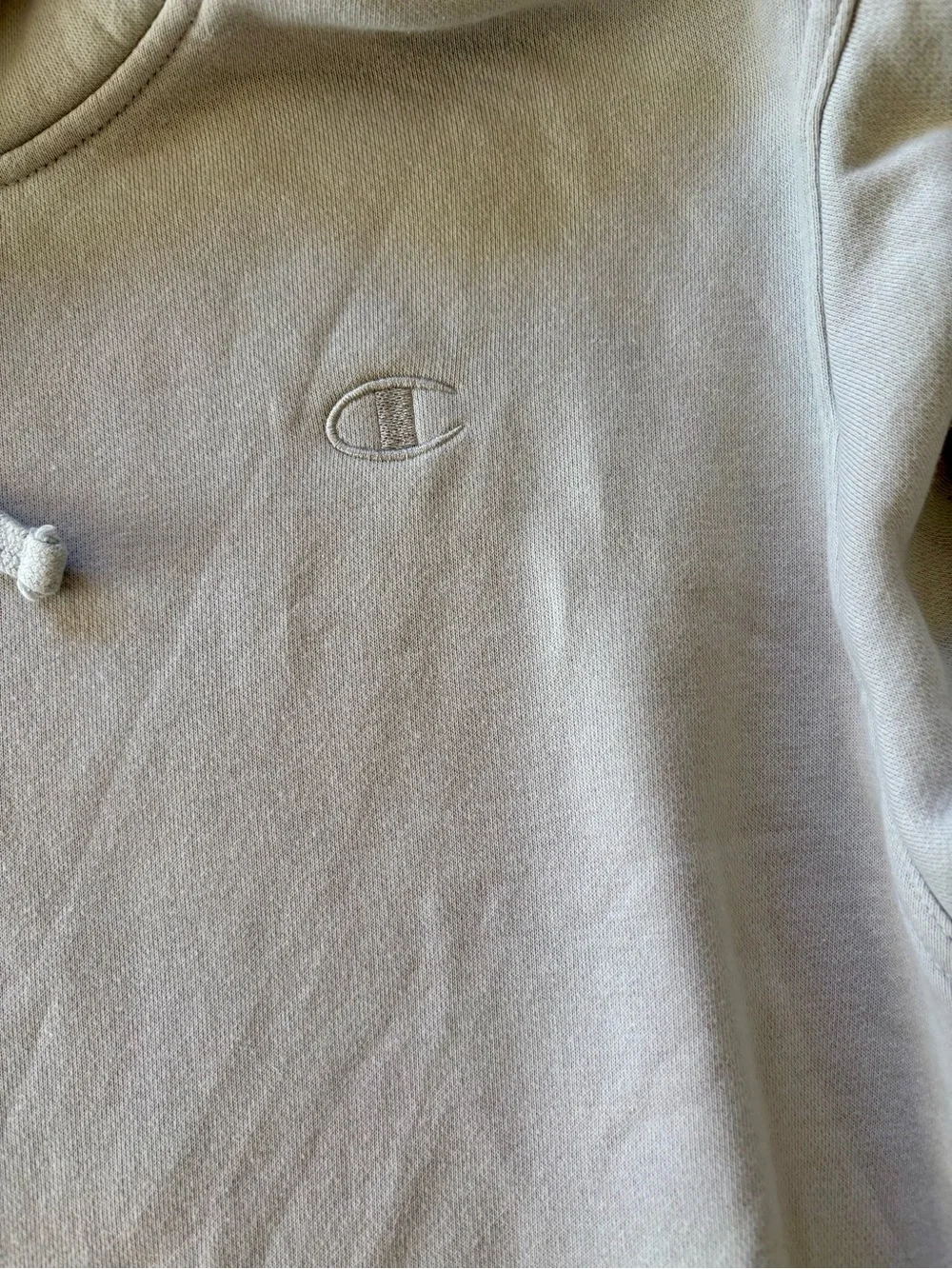 Champion Light Gray Hoodie with Front Pocket and Embroidered Logo Size Large